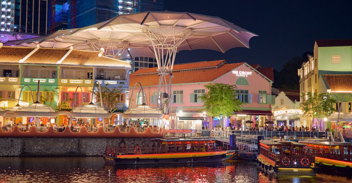 Clarke Quay Nightlife Guide 2025: Bars, Clubs, Live Music & Tips